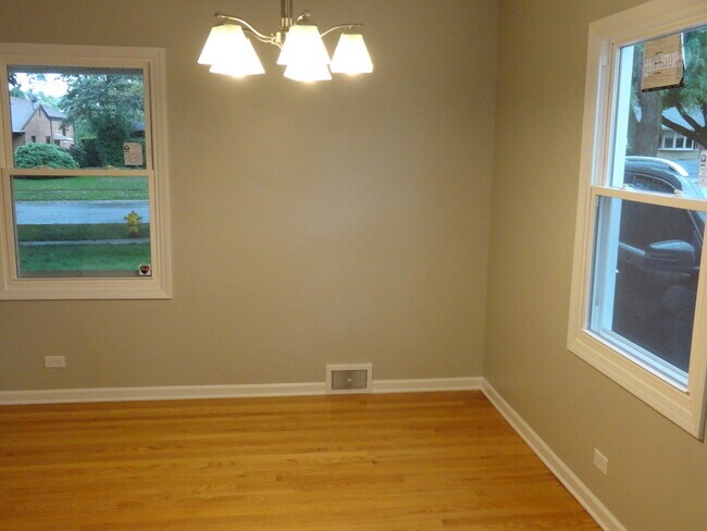 Building Photo - 902 W Milburn Ave