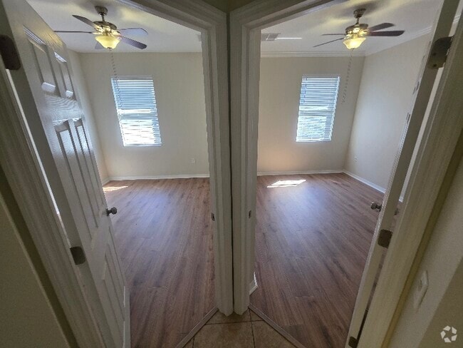 Building Photo - 2528 Ladoga Dr