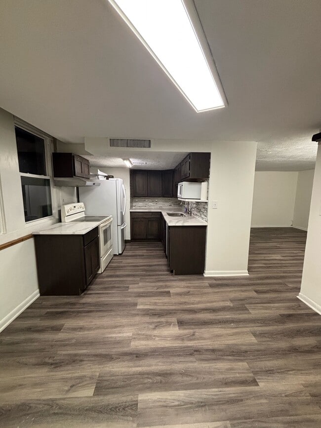 Foto del edificio - 120 S 38th Ave