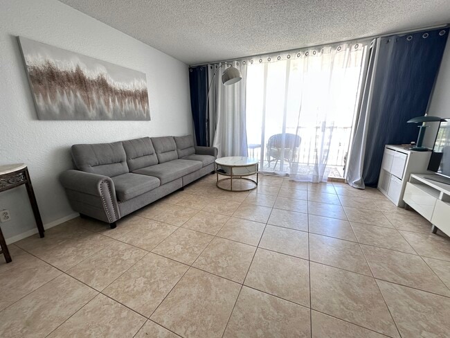 Building Photo - 3161 S Ocean Dr