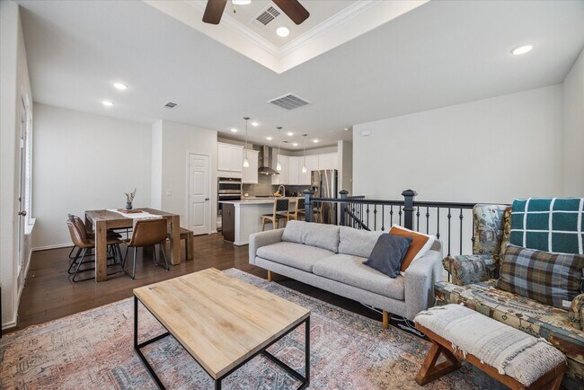 Building Photo - 1817 Agoura Hills Dr