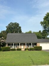 Building Photo - 707 Cottonwood Dr