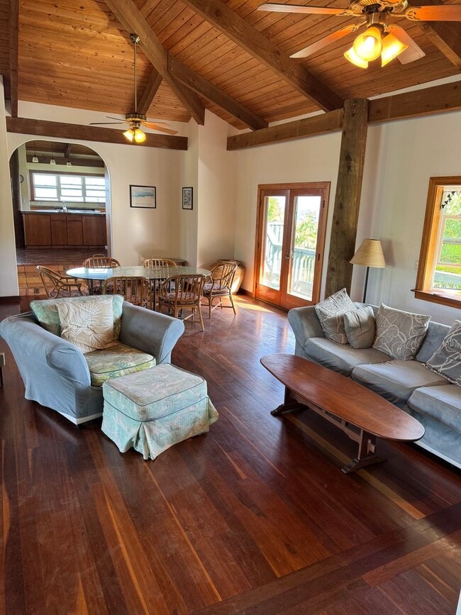 Building Photo - Prime location, large custom home near Wai...
