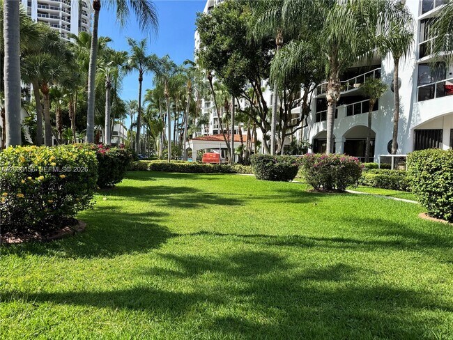 Foto del edificio - 3610 Yacht Club Dr