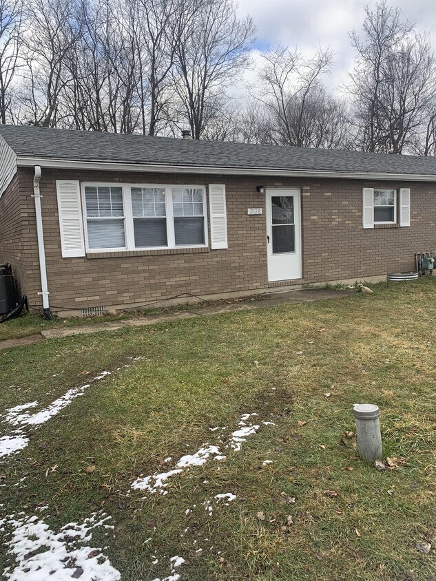 Primary Photo - 2128 W Possum Rd