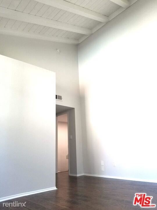 Foto del edificio - 4 br, 2.5 bath Townhome - 4866 1/2 McConne...
