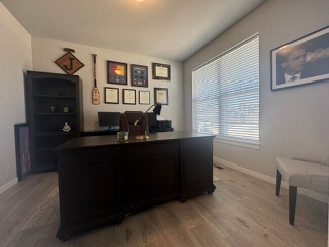 Building Photo - Exceptional 2 Story Home With Finished Basement!