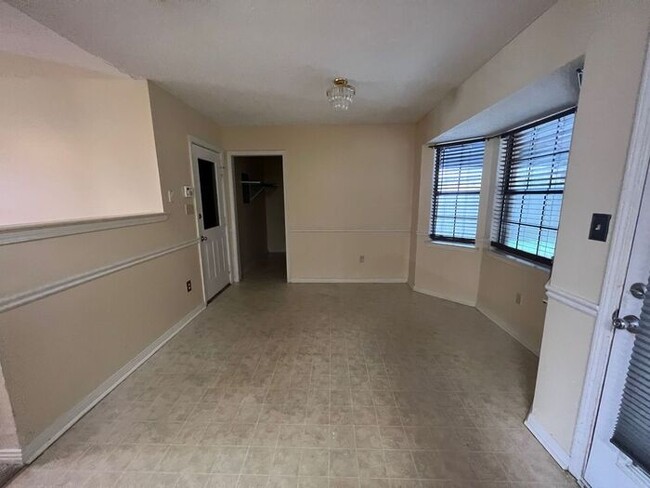 Foto del edificio - Pensacola - Amberwood - 3 bedroom, 2 bathroom