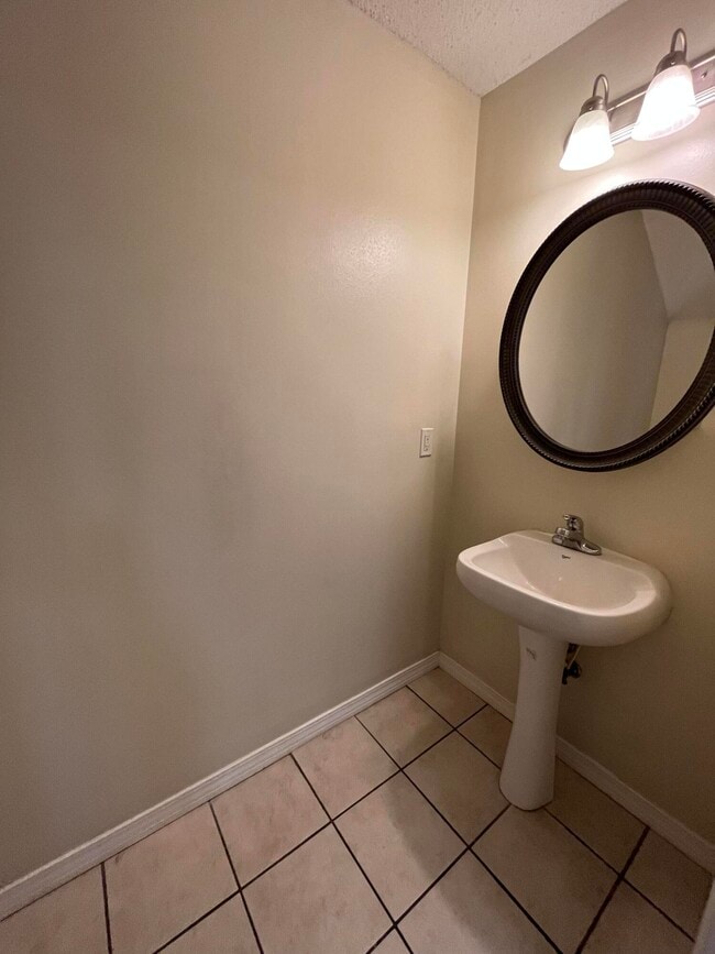 Foto del edificio - 204 Johnson Ct