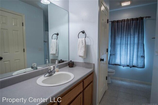 Foto del edificio - 3 br, 2 bath House - 9833 N 43rd Ave E