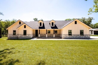 Building Photo - 281 Cibolo Way