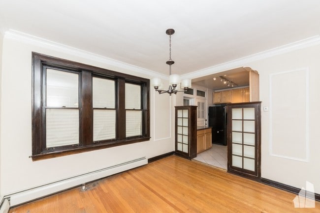 Building Photo - 4515 N Wolcott Ave