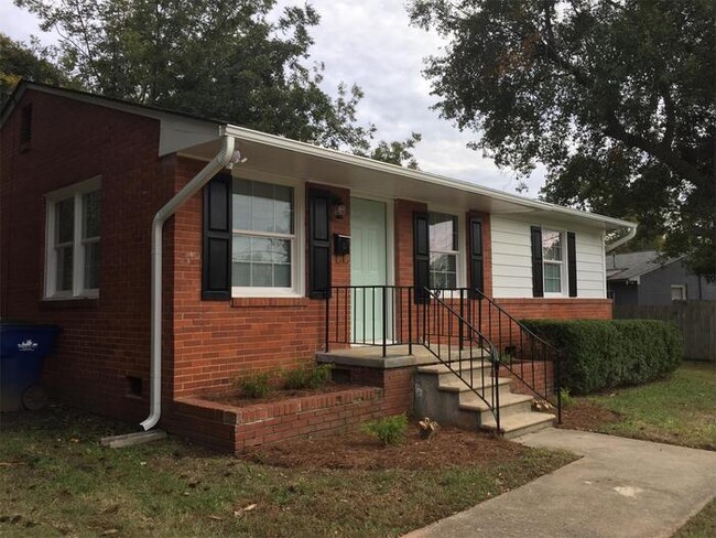 Building Photo - 1206 Downing Rd