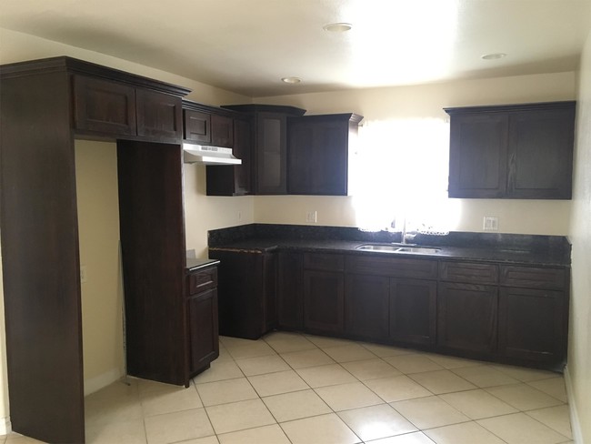 Foto del edificio - 1313 W 88th St