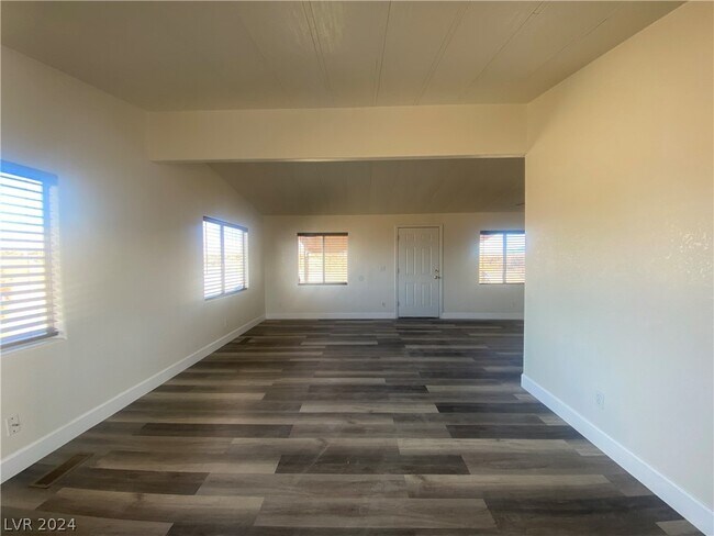 Building Photo - 5140 Golden Valley Ave