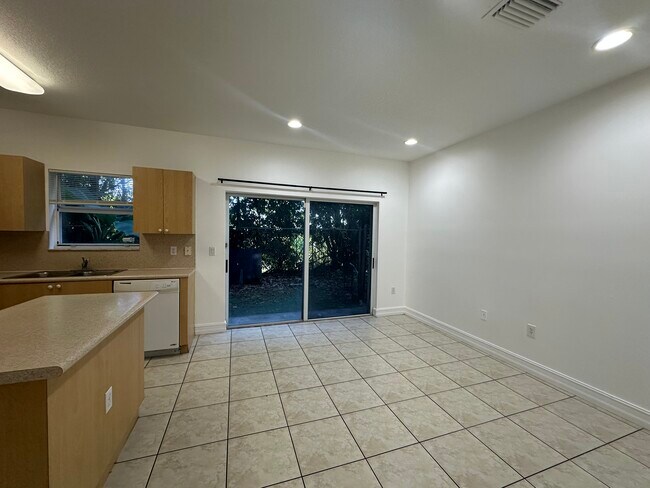 Building Photo - 1712 SE 31st Ct