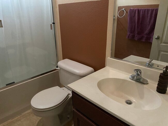 Foto del edificio - 465 Luciana Dr