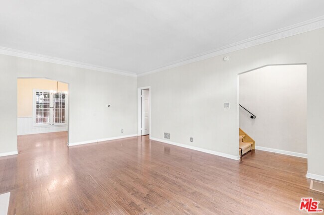 Foto del edificio - 6053 Scenic Ave