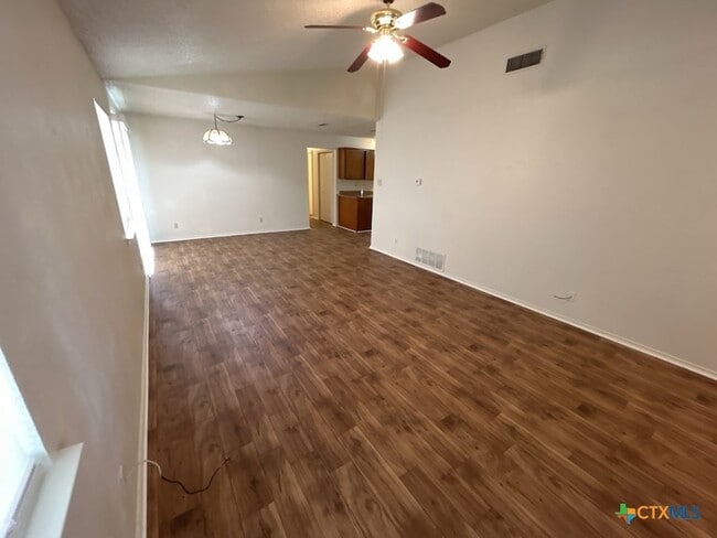 Building Photo - 2108 Carousel Dr