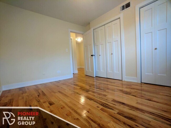 Foto del edificio - 555 W Arlington Pl