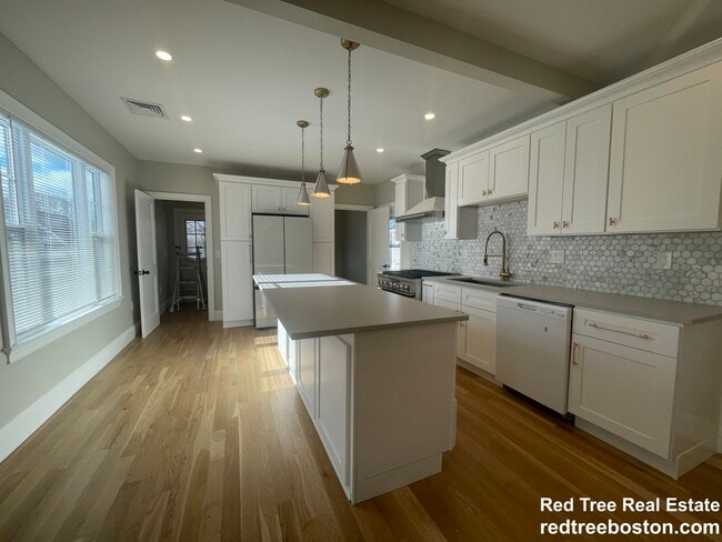 Foto del edificio - 1166 Fellsway