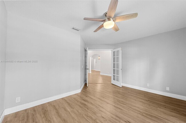 Foto del edificio - 2587 Jardin Ct