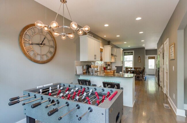 Building Photo - Two Story, 4 Bedroom, 3.5 Bath in Nashville!