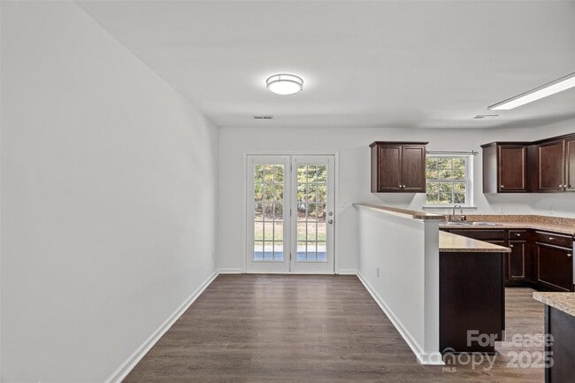 Foto del edificio - 5628 Henderson Oaks Dr