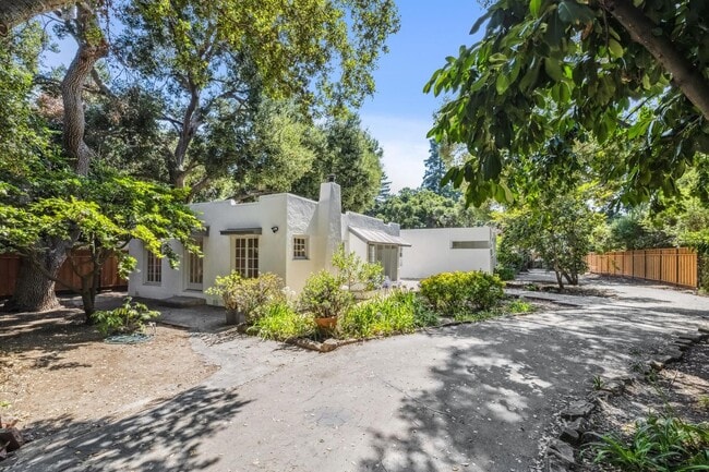 Building Photo - Newly Remodeled Single Family Home in Athe...