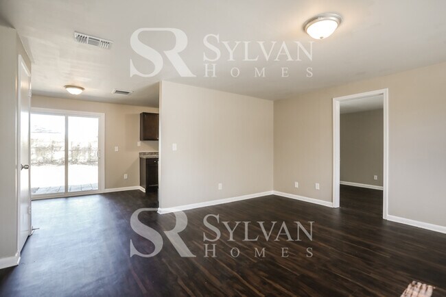 Foto del edificio - Step into your 4BR 2BA sunshine-filled haven