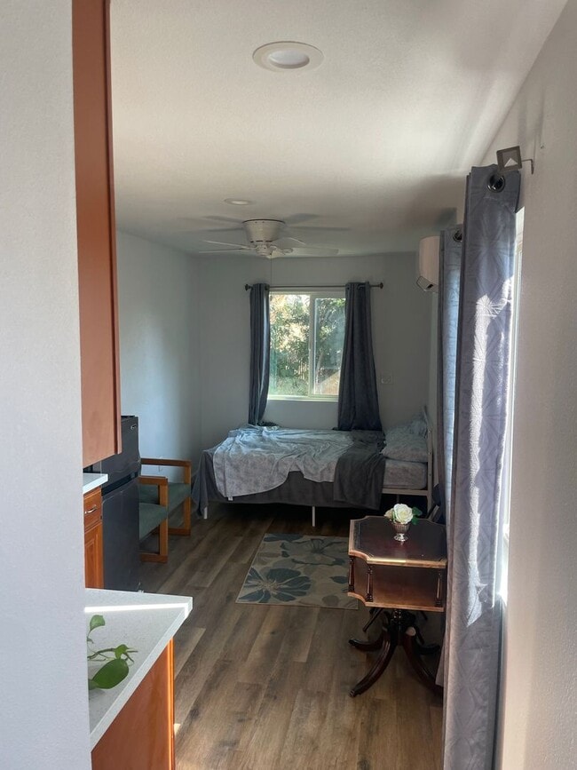 Foto del edificio - Charming and Upgraded ADU with separate en...