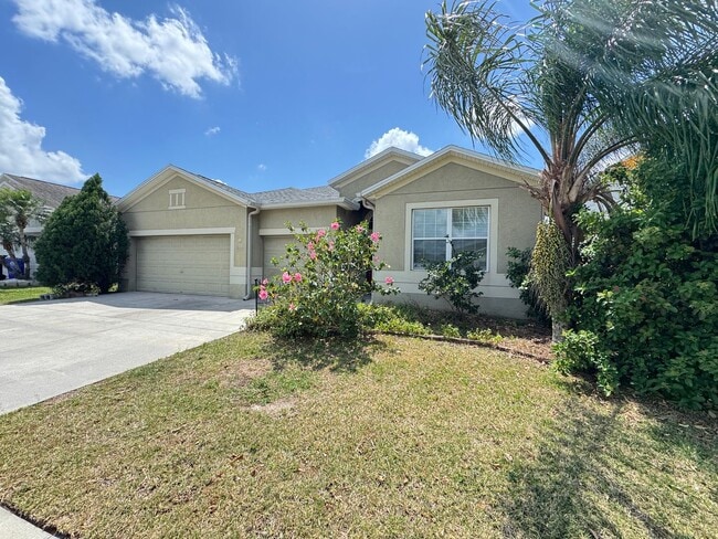 Building Photo - Beautiful, SPACIOUS 4 Bedroom, 2 Bathroom ...