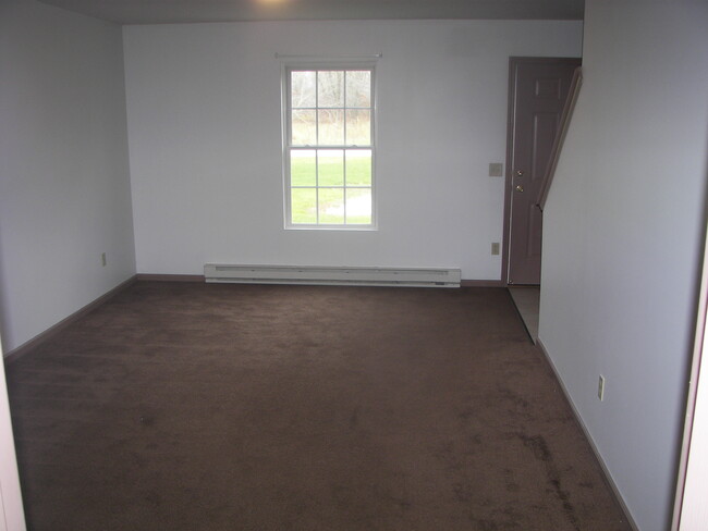 living room down stairs - 1487 Bank St