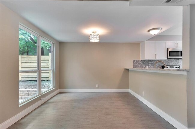 Building Photo - 2706 Mulford Cove