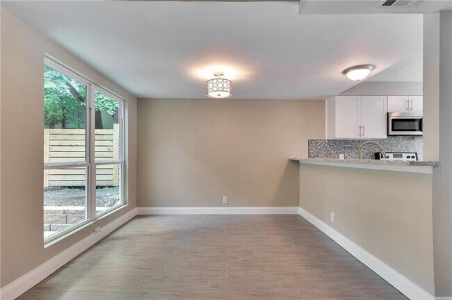 Foto del edificio - 2706 Mulford Cove