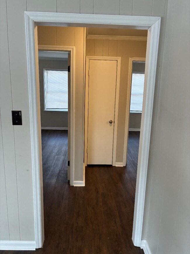 Building Photo - 803 Crawford St S