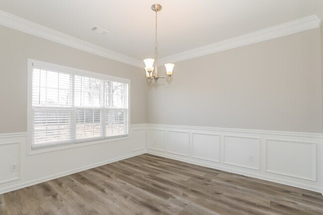 Building Photo - 1230 St James Pl