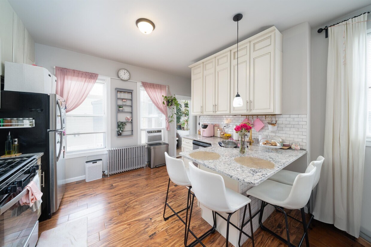 Foto principal - 164 Orient St