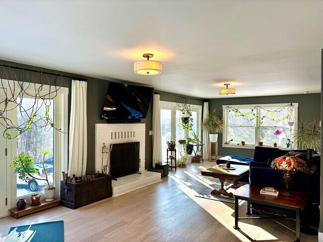Building Photo - Bright & Airy Home Near Brettun’s Pond – Scenic Views & Modern Comfort