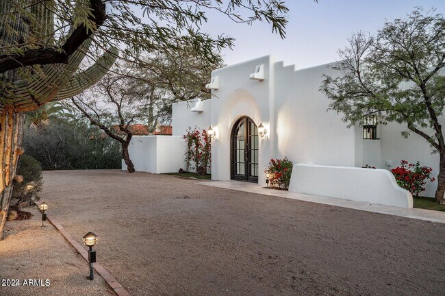 Building Photo - 4343 E Desert Crest Dr