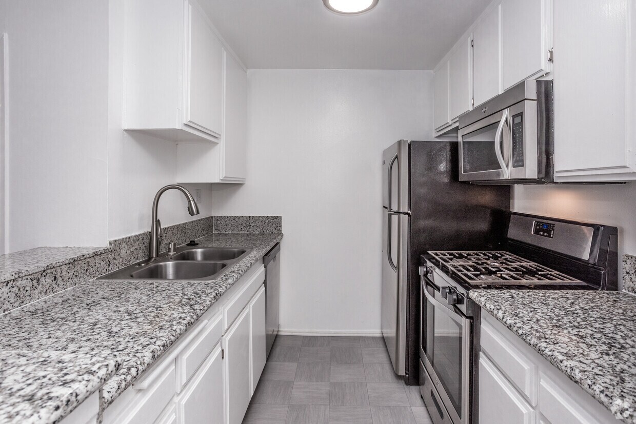 Roberts Rochester Apartments in Los Angeles, CA Westside Rentals