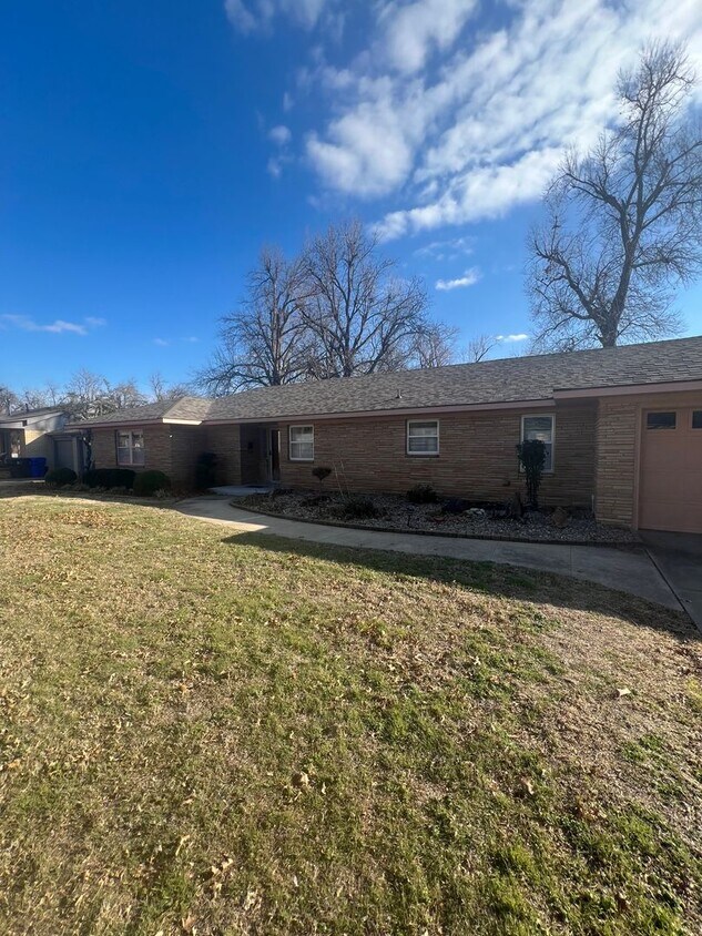 Primary Photo - 1404 Melrose Dr