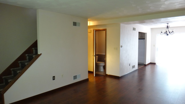 Building Photo - 518 bush way