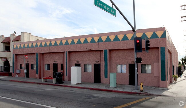  - 1100 E 7th St