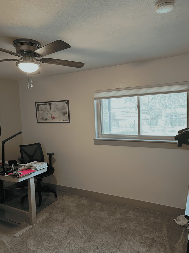 Foto del edificio - 1220 Harris Ave