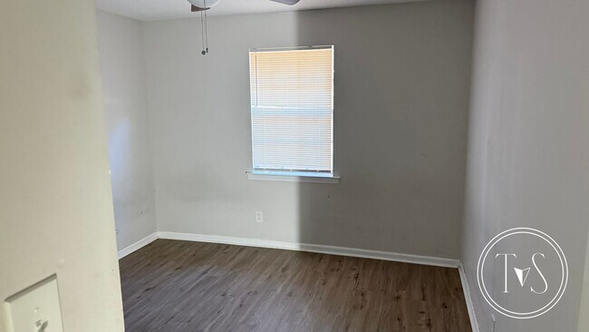 Foto del edificio - 133 Runaway Point Rd