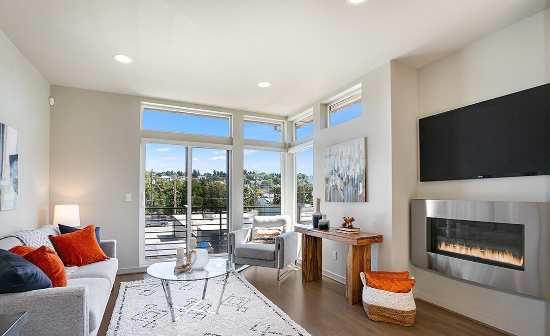 Foto principal - 3250 21st Ave W