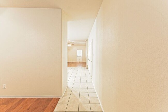 Building Photo - 4009 Hidden Meadow Ct