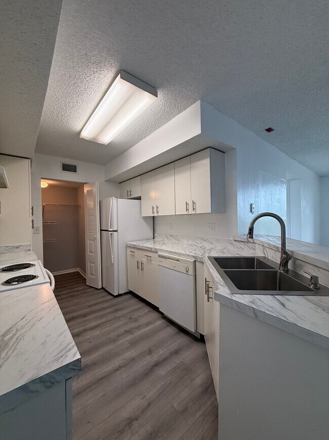 Foto del edificio - 13565 Eagle Ridge Dr