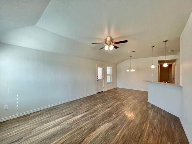 Building Photo - 1704 Castroville Trl